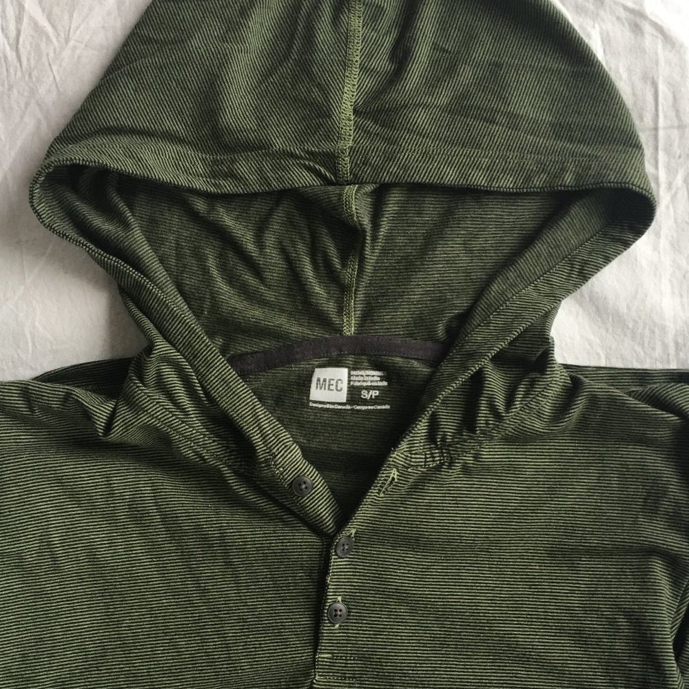 MEC Men's Long Sleeve Hooded Athletic Top